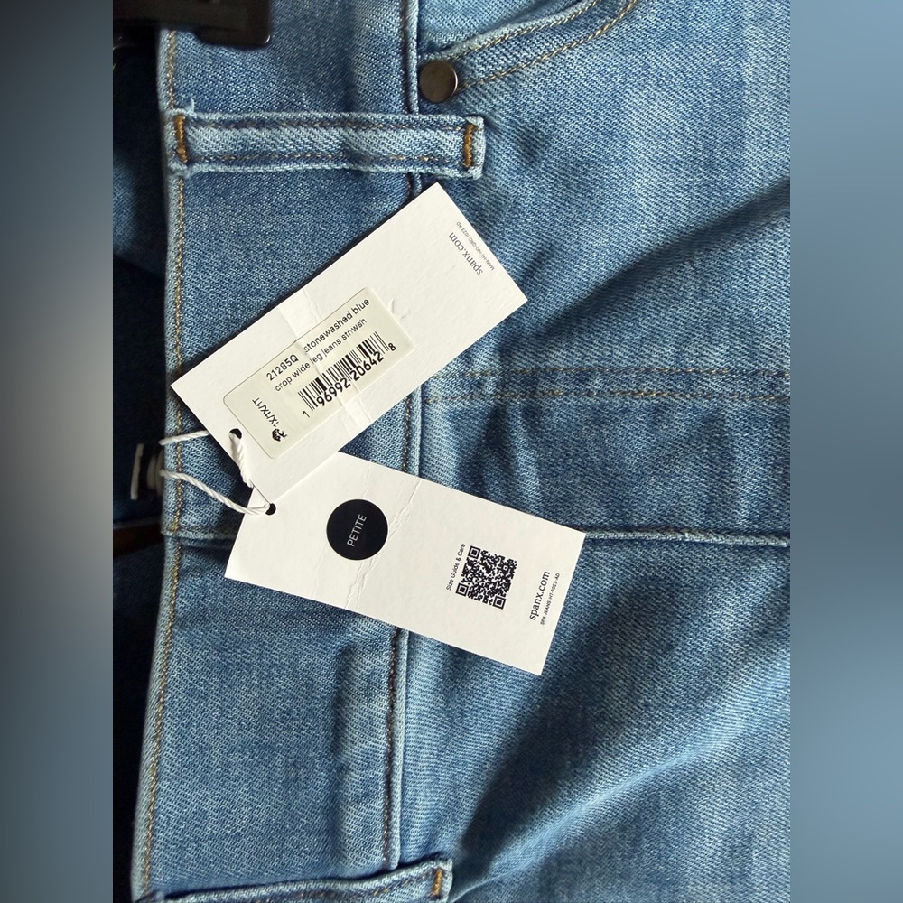 SPANX, New With Tags, 1X Petite (18/20)
Women's Wide Leg Stonewashed Blue Jeans - Picture 4 of 4